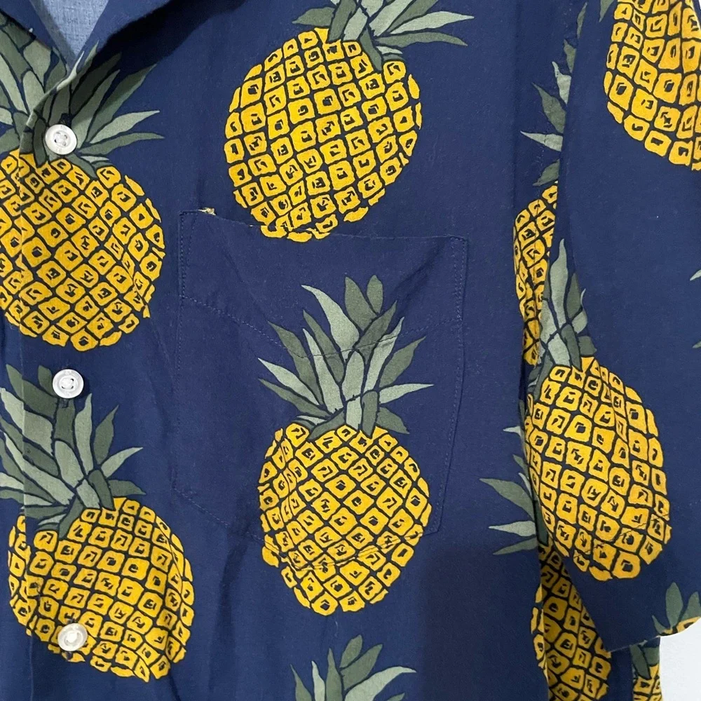 Banana Republic Men’s Button up Hawaiian Style Navy blue W pineapple print shirt